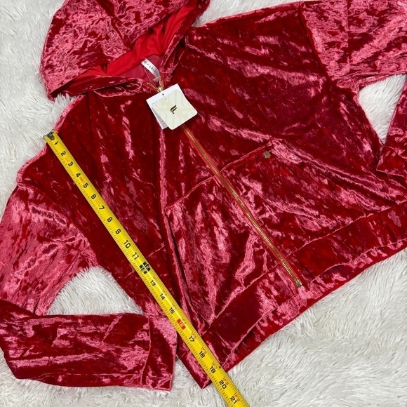 Fabletics Crushed Velour Zip Up Hoodie Strawberry Red NWT Medium - Picture 5 of 11